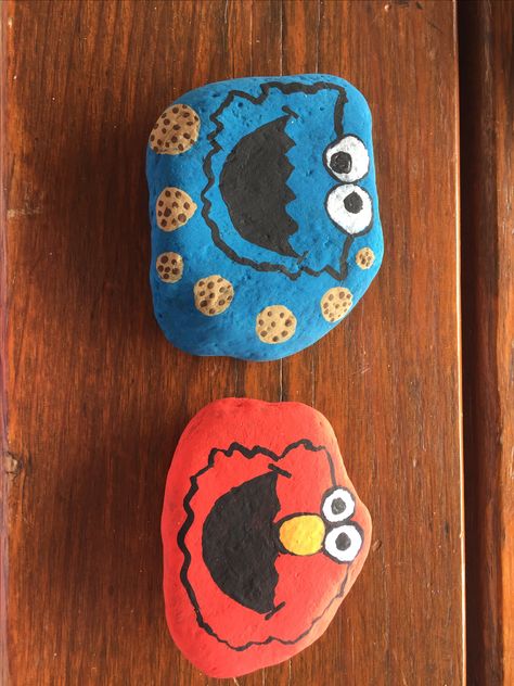 Cookie Monster Rock Painting, Cookie Monster And Elmo, Monster Rocks, Rock Animals, 2nd Birthday Boys, Art Rock, Kindness Rocks, Pet Rocks, Rock Painting Art