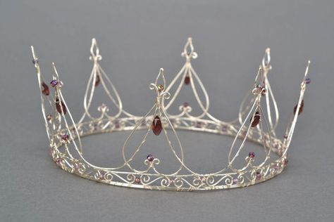 Wire Tiara, Diy Tiara, Locket Ideas, Wire Crown, Wire Projects, Handmade Tiaras, Diy Friendship Bracelet, Wire Jewelry Rings, Beaded Crown