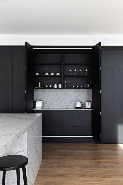 Inside a modern and sophisticated black kitchen - Style Curator Modern Black Kitchen, Architecture Restaurant, Hidden Kitchen, Integrated Appliances, Kitchen Room Design, Kitchen Inspiration Design, Pantry Design, Black Kitchen, Black Cabinets