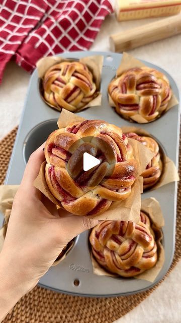 Kim | Home Baker & Digital Creator on Instagram: "Lemon Raspberry Brioche Buns 🩷🍋

Bringing back a new and improved version of my viral 21M blueberry buns! Main difference is the filling - this recipe calls for freeze dried berries instead of fresh, which means less mess but just as much flavor. The dough is an enriched yeasted brioche dough with a hint of cardamom and filled with a bright lemon raspberry filling 😋

Prep the dough the night before or day of!  Recipe makes 8 jumbo muffin sized buns. 

Brioche dough:
475g bread flour
260g whole milk
1 large egg + 1 yolk
50g granulated sugar
1/8 tsp cardamom (optional)
9g salt
6g instant yeast
90g unsalted butter (chilled)

Raspberry Filling:
zest of 1-2 lemon
90g softened unsalted butter
80g granulated sugar
25g freeze dried raspberries ( Brioche Filling Ideas, Filled Buns Savory, Filled Brioche Buns, Brioche Buns Ideas, Bread With Filling, Raspberry Brioche, Brioche Dessert, Raspberry Bread, Brioche Dough