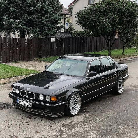 E60 Bmw, Bmw Vintage, Bmw Classic Cars, Bmw E38, Bmw E34, Bmw Alpina, Bmw Classic, Old School Cars, Bmw 7 Series