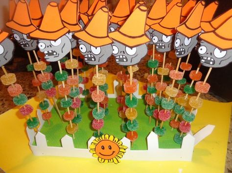 Kids Zombie Party, Zombie Birthday Party Decorations, Zombie Party Decorations, Plants Vs Zombies Birthday Party, Plantas Versus Zombies, Zombie Birthday Parties, Zombie Birthday, Plant Party, Plant Zombie