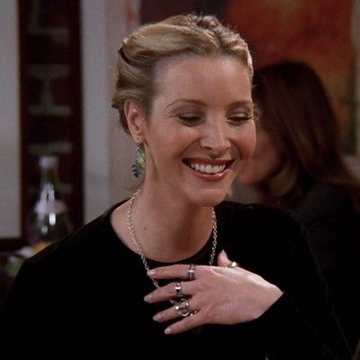 phoebe buffay. phoebe buffay icons. phoebe buffay aesthetic. friends icons. friends aesthetic. friends phoebe buffay. Phoebe Buffay Aesthetic, Friends Phoebe Buffay, Lisa Kudrow Friends, Phoebe Buffay Outfits, Friends Phoebe, 00s Style, Ross Geller, Aesthetic Friends, Friends Tv Series