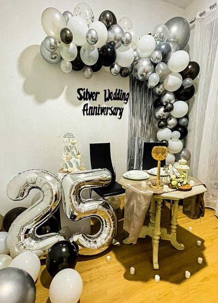 20 Simple Wedding Anniversary Decoration Ideas At Home 2024 Simple Wedding Anniversary Decorations, Marriage Anniversary Decoration Ideas, Marriage Anniversary Decoration, Silver Wedding Anniversary Decorations, 25th Wedding Anniversary Decorations, Wedding Anniversary Decoration Ideas, 25th Marriage Anniversary, Happy Anniversary Lettering, 25th Anniversary Decorations