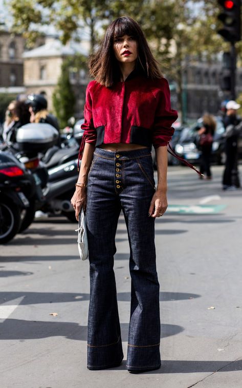 53 winning street style looks from Paris Fashion Week to inspire your autumn wardrobe Denim Street Style, Fashion Street Style, Autumn Wardrobe, Paris Fashion Week Street Style, Style Looks, Dark Jeans, Pantalon Large, Street Outfit, Cool Street Fashion