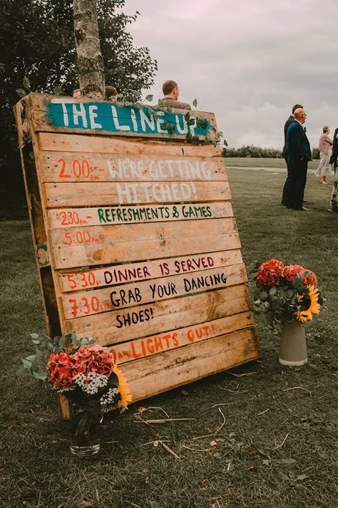 Eclectic Wedding Decorations, Rave Wedding, Wedding Fest, Quirky Diy, Woodstock Wedding, Indie Festival, Festival Themed Wedding, Hippie Wedding, Quirky Wedding