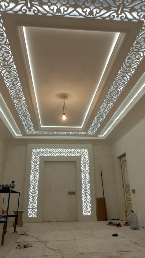 Modern Ceiling Design For Living Room, Pop Living Room Ceiling, False Ceiling For Drawing Room, Pvc Roof Ceiling Design, Pvc Ceiling Design Living Rooms, New Ceiling Design Living Rooms, Celing Roof Design, White Pvc Ceiling, Home Ceiling Design