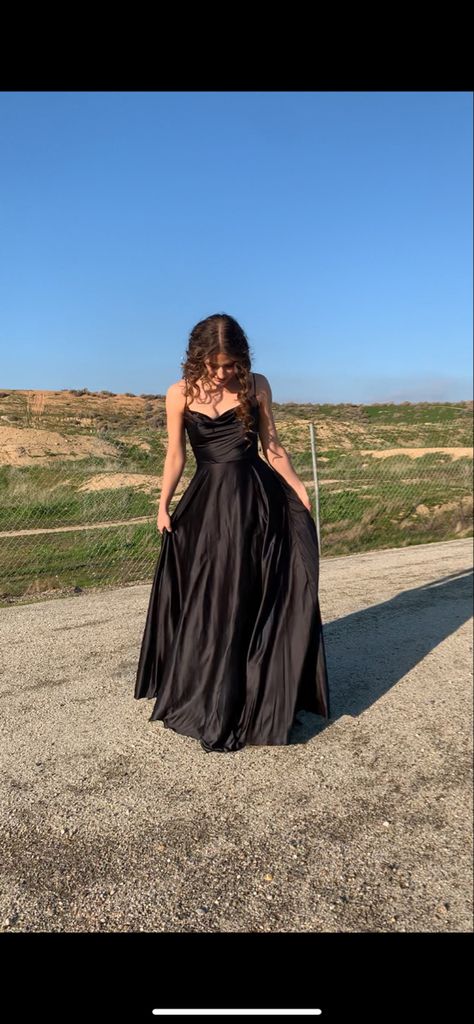 Prom Dress Sneakers, Dress School Dance, Formal Black Dress, Matric Dance Dresses, Dress School, Dress Sneakers, Matric Dance, Black Dress Formal, School Dance