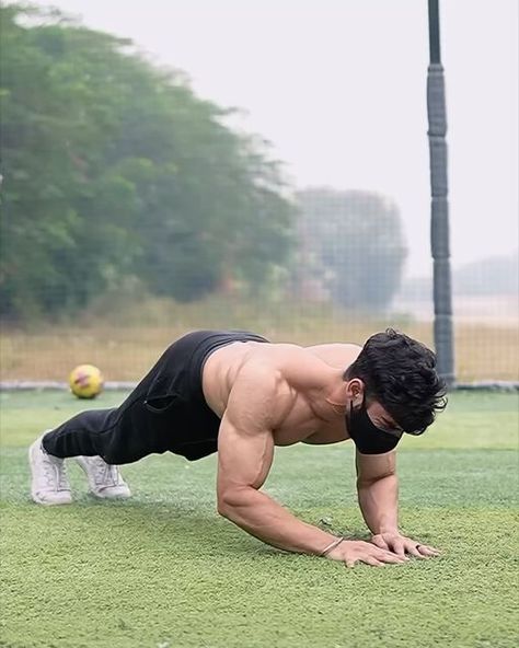 Push Ups Aesthetic, Push Up Aesthetic, Calisthenics Workouts, Workout Aesthetics, Perut Six Pack, 2024 Moodboard, Push Up Workout, Push Up Challenge, Calisthenics Workout