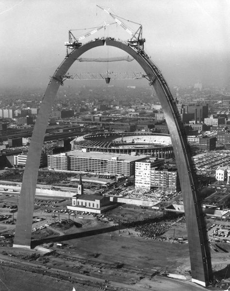 In Oct. 28, 1965, the final section of the Gateway Arch is lifted into place to complete the 630-foot structure. Paul Detlefsen, Back Arch, Iron Workers, Saint Louis Arch, The Gateway Arch, City Scapes, Bridge Construction, Civil Construction, Gateway Arch