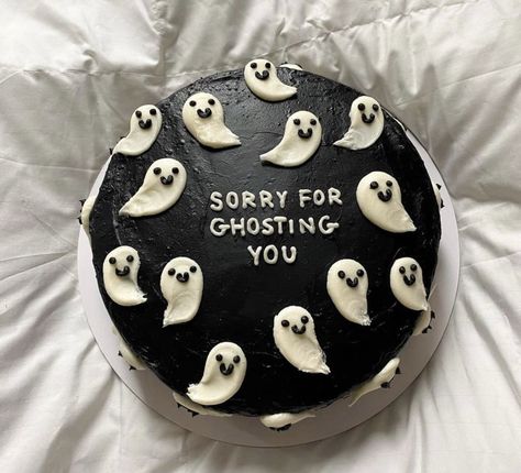 Spooky Cake, Bolo Halloween, Halloween Birthday Cakes, Ghost Cake, Halloween Cake Decorating, Black Cake, Creative Birthday Cakes, Simple Birthday Cake, Dream Cake