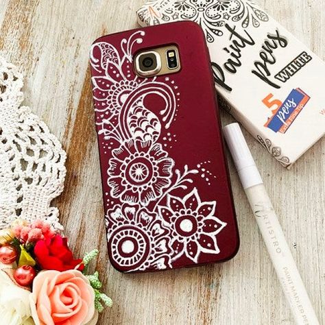 How to Paint a Phone Case: 20 Phone Case Painting Ideas & Tutorials Dot Art Phone Case, New Mobile Cover Design, Abstract Phone Case Painting, Custom Phone Case Ideas Paint, Mobail Cover Paint, Phonecase Painting Idea, Painted Iphone Cases Diy, Cute Phone Cover Painting, Paint A Phone Case