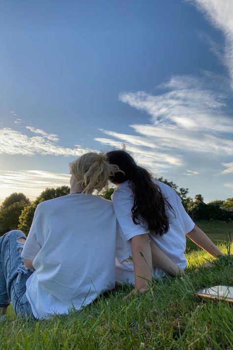 Blonde Brunette Duo, Blonde And Brunette Best Friends, I Need A Girlfriend, Need A Girlfriend, Blonde And Brunette, Blonde Girlfriend, Best Friends Aesthetic, Cute Friend Pictures, Brunette To Blonde