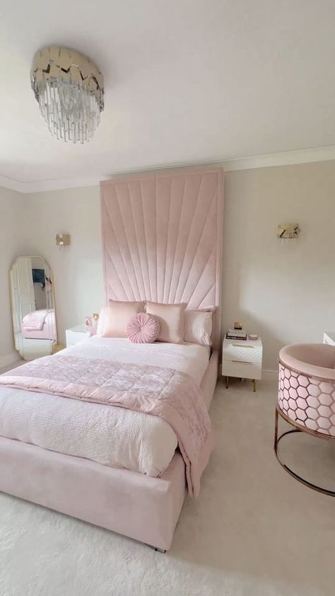 Classy Chic Bedroom, White Room Decor, Pink Bedroom Decor, Classy Bedroom, Pink Room Decor, Dekorasi Kamar Tidur, Pink Bedrooms, Girly Room, Redecorate Bedroom