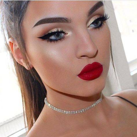 Prom Makeup Lips, Prom Makeup For Brown Eyes, Red Lips Makeup Look, Maquillage On Fleek, Elegantes Makeup, Bright Eye Makeup, Prom Makeup Looks, Red Dress Makeup, Formal Makeup