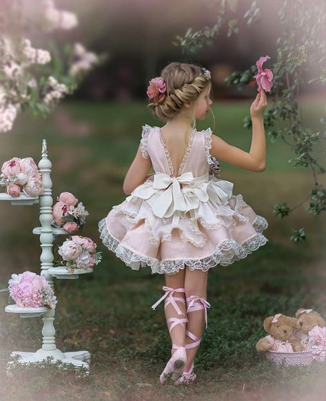 Toddler Prom Dresses, Ballet Birthday Party, Baby Ballet, Ballet Birthday, Girls Dresses Diy, Anniversary Photoshoot, Kids Dress Patterns, Foto Baby