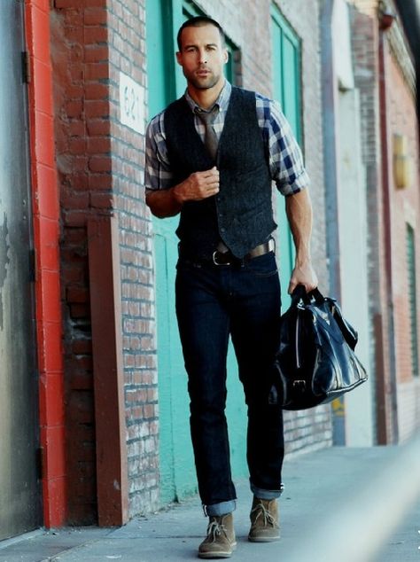 A groom in flannel...drool. -Found on Greenweddingshoes.com Famous Outfits, Vest And Tie, Country Concert Outfit, Sharp Dressed Man, Outfit Trends, Outfits Men, Well Dressed Men, Gentleman Style, Looks Style