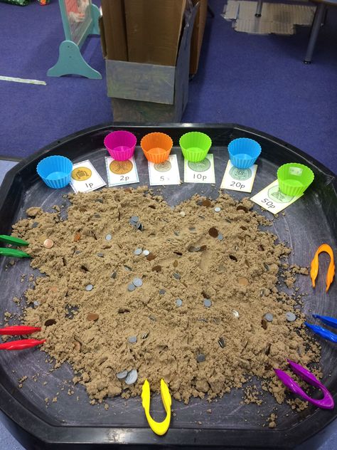 Tuff Tray Ideas Toddlers, Maths Eyfs, Numeracy Activities, Reception Class, Money Activities, Preschool Play, Eyfs Classroom, Eyfs Activities, Nursery Activities