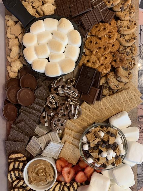 Brown Food Platter, Brown Snack Board, Brown Color Food Party, Beige Food Board, Color Party Brown Food Ideas, Brown Food Board, S'mores Board, Brown Foods For Color Party, Chocolate Board Ideas