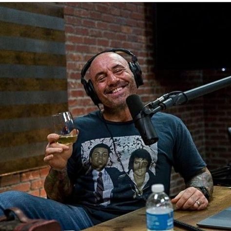 Joe Rogan Wallpaper, Joe Rogan Aesthetic, Joe Rogan Art, Comedy Podcasts, Joe Rogan Podcast, Chemistry Between Two People, Strange Feeling, Joe Rogan Experience, How To Stop Snoring