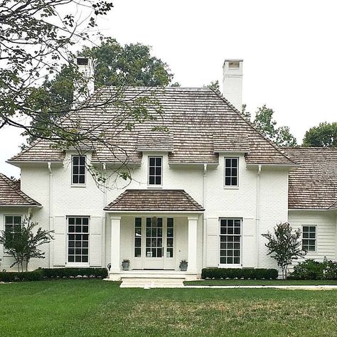 we loved painted brick and this dreamy scene with white painted brick and a cedar roof is pretty perfect 💙 (repost via… Painted White Brick House, White Painted Brick, Roof Shingle Colors, Cedar Shake Roof, Cedar Shake, Glass Railings, Painted Brick House, White Siding, Shake Roof