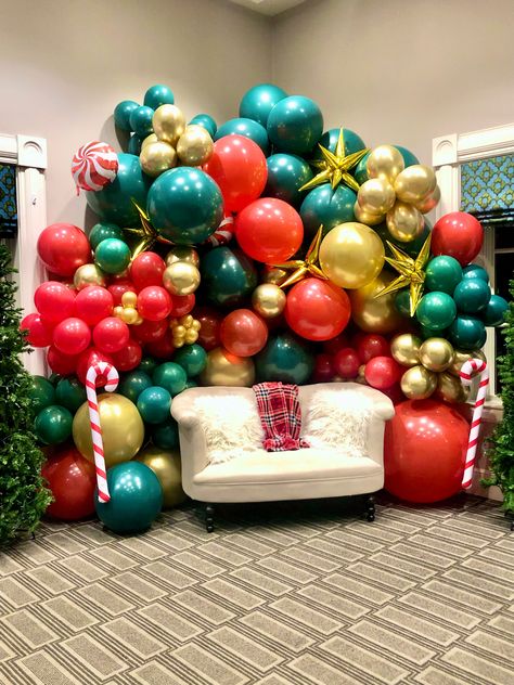 Christmas Party Santa Visit, Santa Photobooth Ideas, Polar Express Balloons, Pictures With Santa Backdrop Diy, Santa Backdrops For Pictures Diy, Pictures With Santa Backdrop, Santa Pictures Backdrop, Santa Backdrops For Pictures, Santa Photo Backdrop Ideas