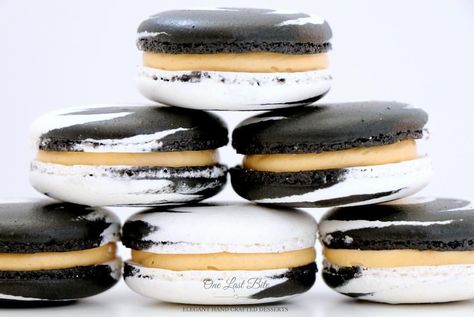 White and black Macarons. ⚪️⚫️ Black And White Macarons, Bridal Desserts, Black Macarons, Macaron Favor, Custom Macarons, Macaron Tower, White Desserts, 30th Bday, First Birthday Themes