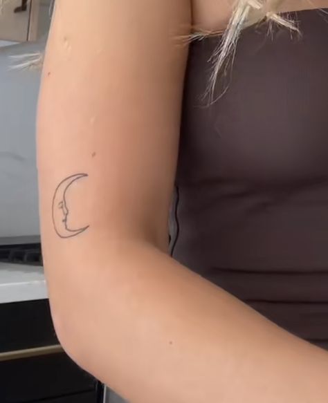 Saturn Tattoo Placement, Moon Bicep Tattoo, Arm Moon Tattoo, Moon Tattoo Back Of Arm, Moon Song Tattoo, Moon Tattoo On Arm, Moon Tattoo Forearm, Moon Knee Tattoo, Moon Tattoo Placement