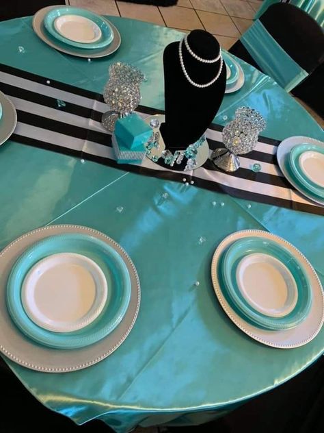 Tiffany Blue Graduation Party, Tiffany Co Birthday Ideas, Tiffany And Co Birthday Party Ideas, Tiffany Birthday Party Ideas, Tiffany Blue Party Decorations, Party Decorations For Adults, Tiffany Sweet 16, Tiffany Theme Party, Tiffany Blue Party