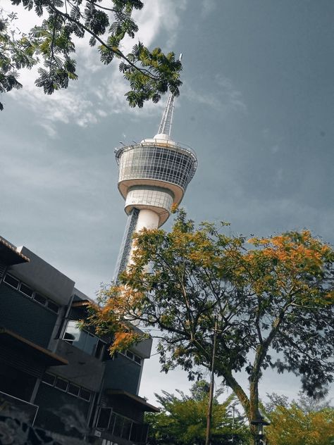 Pahang Flag, Kuantan Pahang, Fake Video, Kuantan, Beautiful Places To Travel, Space Needle, Haikyuu Anime, Places To Travel, Lamp Post