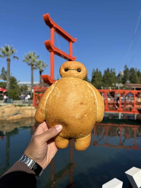 26 Best Foods to Eat at Disneyland and California Adventure Must Try Disneyland Foods, Best Disneyland Food 2024, Disney California Adventure Food, Disneyland Food Bucket List, Disney Parks Food, Disneyland Food 2024, Disneyland Instagram Stories, Disneyland Aesthetic California, Disneyland California Food