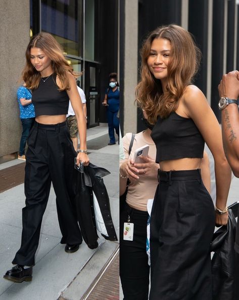 emilie ♡ on Twitter: "Zendaya’s street style is immaculate!! https://t.co/ooXqbAjpwp" / Twitter Zendaya Style Street, Zendaya Street Style, Mode Zendaya, Estilo Zendaya, Zendaya Outfits, Zendaya Style, New York Street Style, Style Muse, Celebrity Street Style