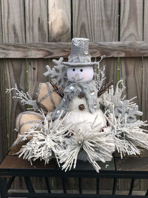 Frosted Snowman Wonderland Silver Wreath Snowman Table Decorations, Turquoise Christmas, Silver Wreath, Winter Centerpieces, Centerpiece Christmas, Silver Christmas Decorations, Snowman Decor, Christmas Table Centerpieces, Holiday Arrangement