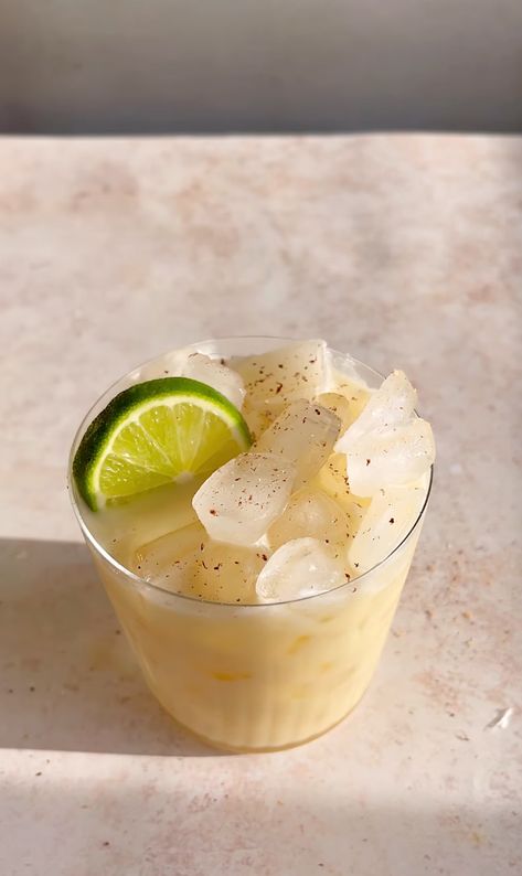 Join Jules, Banana Syrup, Refreshing Drinks Recipes, Rum Drinks, Mocktail Recipe, Smoothie Drinks, Wine And Dine, Non Alcoholic Drinks, Party Drinks