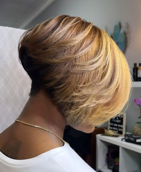 Short Blonde Bob for Black Women Bob For Black Women, Hair Styles For Short Hair, Styles For Short Hair, Easy Curls, Short Blonde Bobs, Short Sassy Hair, Sassy Hair, Quick Weave, Hairstyle Women