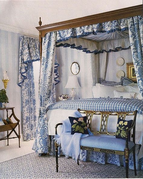 elegant blue toile bedroom Blue And White Decor, Toile Design, Victorian Bedroom, French Country Bedrooms, Casa Country, French Bedroom, Blue White Decor, Country Bedroom, Dreamy Bedrooms