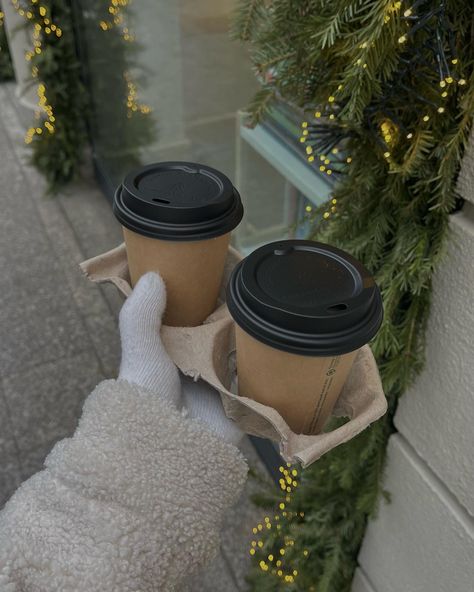 Coffee In Winter Aesthetic, Coffee Shop Winter Aesthetic, Winter Shopping Aesthetic, Coffee Winter Aesthetic, Winter Coffee Shop Aesthetic, Coffee Outside Aesthetic, Banff November, Winter Cafe Aesthetic, Winter Break Aesthetic