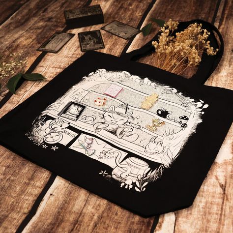 A fun way to display all those enamel pins you collect! #totebag #enamelpin #spooky #cat Pin Display Bag, Diy Merch, Enamel Pin Display, Pin Display, Lino Printing, Spooky Cat, Bag Pins, Bag Display, Geek Fashion