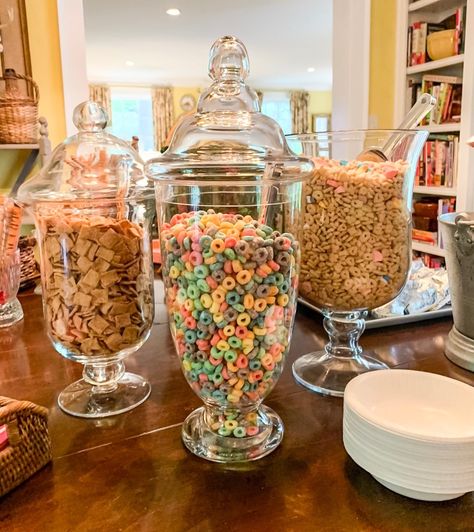 Baby Shower Brunch Cereal Bar, Cereal Bar Party Ideas, Grad Party Coffee Bar, Wedding Cereal Bar, Breakfast Grad Party, Cereal Bar Wedding, Cereal Buffet Bar, Cereal Bar Party, Bedroom Decor Must Haves