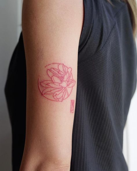 Tattooo • Instagram Red Ink Tattoos Women, Red Lotus Flower Tattoo, Tattoos Women Arm, Red Lotus Tattoo, Red Lotus Flower, Red Lotus, Red Ink Tattoos, Asian Tattoos, Lotus Tattoo