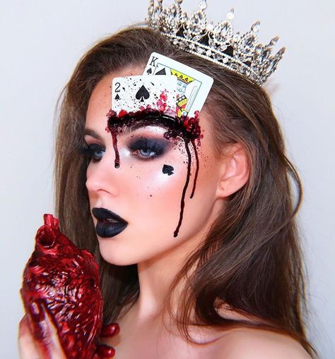 UniversodaMaquiagem_Oficial on Instagram: ““Queen of Hearts” ♠️♦️♣️ @makeupmaylen @makeupmaylen  @makeupmaylen  #repost @makeupmaylen ・・・ ♠️ Queen Of Hearts 🃏🖤 It’s finally OCTOBER!…” Queen Of Hearts Halloween, Queen Of Hearts Makeup, Gore Makeup, Holloween Makeup, Horror Make-up, Creepy Halloween Makeup, Make Up Halloween, Queen Of Hearts Costume, Cute Halloween Makeup