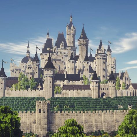 Minecraft Houses Mega Base, Medieval Minecraft Castle Builds, Mega Castle Minecraft, Minecraft Castle Mega Base, Minecraft Castle Base Ideas, Minecraft Mega Base Ideas Castle, Mc Mega Base, Minecraft Castle Inspiration, Highgarden Castle