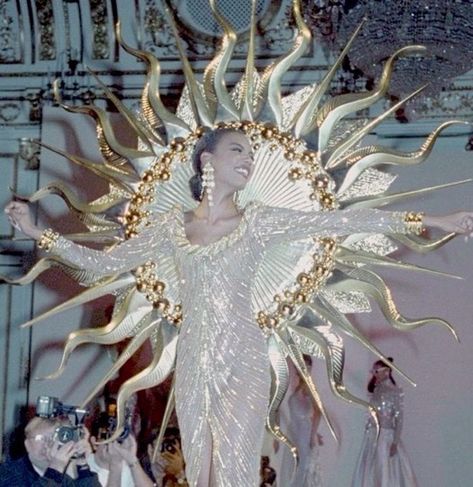 Daena Targaryen, 3d Studio, Bob Mackie, Fantasy Fashion, Divine Feminine, 귀여운 동물, Looks Vintage, True Religion, Costume Design