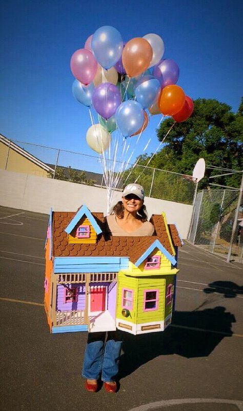 Up House Cardboard, House From Up Costume, Cardboard Box Costumes Diy, Casa Up, Cardboard Box Costume, Disney Up House, Cardboard Costume, Up Halloween Costumes, Box Costumes