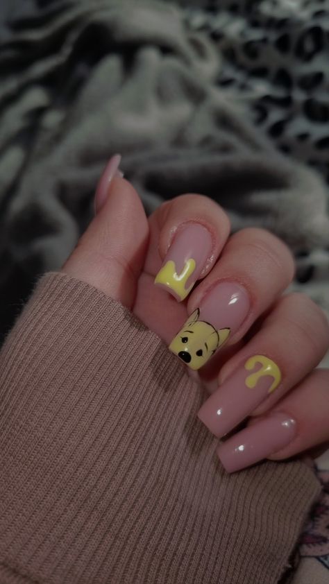 Nail Designs Winnie The Pooh, Whitney The Pooh Nails, Winnie The Pooh Nails Acrylic Short, Pooh Bear Nails Acrylic, Winnie The Pooh Nails Simple, Winnie Pooh Nails, Uñas Winnie Pooh, Disney French Tip Nails, Disney Theme Nails