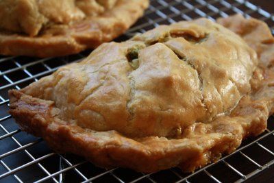 Yooper Pasty Recipe, Pasty Recipe Michigan, Canadian Meat Pie Recipe, Chicken Pasties, Chicken Hand Pies, Pasty Recipe, Puff Pastry Chicken, Chicken Rotisserie, Hand Pies Savory