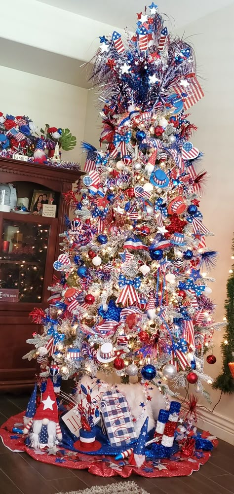 Summer Christmas Trees, Usa Christmas Tree, Fourth Of July Christmas Tree, 4th Of July Christmas Tree, Patriotic Tree Decorations, 4th Of July Tree Decorations, Summer Tree Ideas, Summer Tree Decorating Ideas, Summer Christmas Tree Ideas