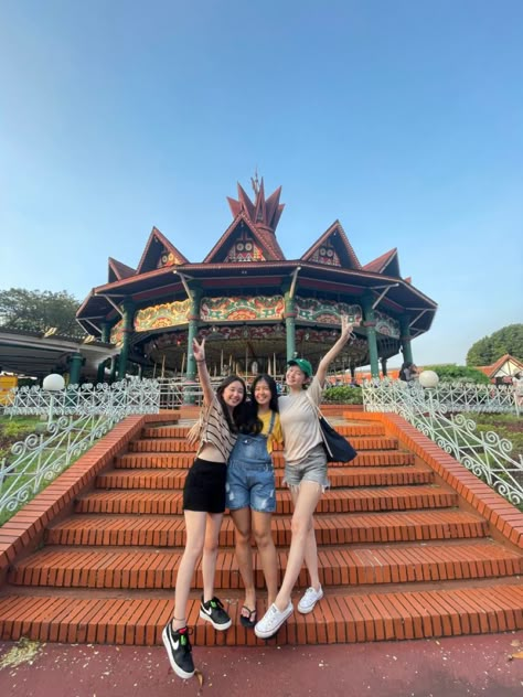 Outfit Ke Dufan, Ootd Dufan, Thai Fashion, Creative Instagram Photo Ideas, Apa Aja, Insta Photo Ideas, Friend Pictures, Casual Style Outfits, Instagram Feed