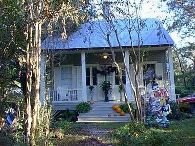 Cajun Cottage, Acadian Cottage, Dorm House, Acadian Style Homes, Guest House Small, Guest House Plans, Cottage Interior Design, Creole Cottage, French Creole