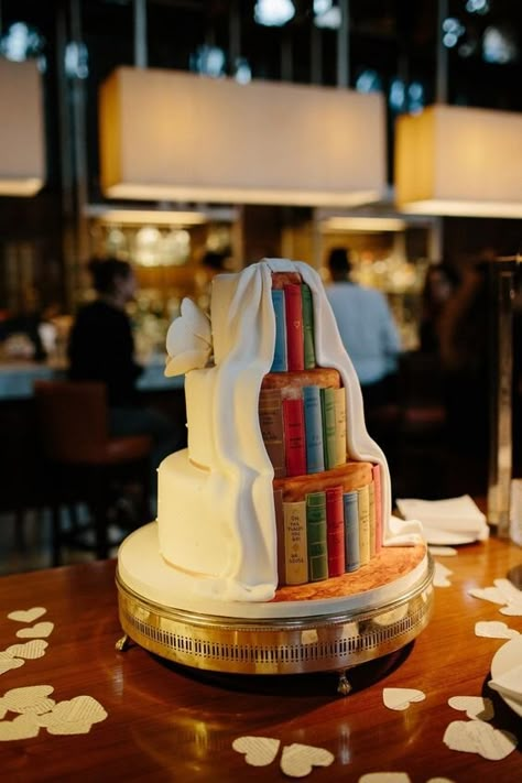 10 Wedding Cakes For Book Lovers — Cake Wrecks Bookworm Cakes, Book Wedding Cake, Gold Wedding Cakes, Bookish Wedding, Wedding Cake Photography, Book Lovers Wedding, Candy Anthony, Bridal Cake, Book Themed Wedding